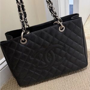 CHANEL Black Grand  shopper Quilted Shoulder Bag